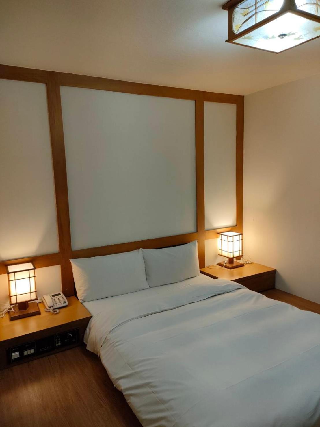 Dc Hotel Taichung Exterior photo